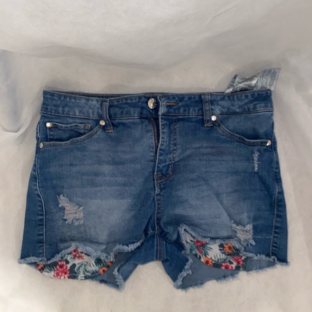 Guess shorts size 30 with floral hang out pockets